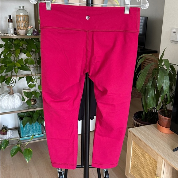 Lululemon Cropped Leggings. Size 8. 20” inseam - Picture 2 of 4